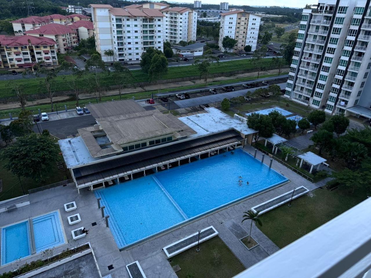 Apartment Sandakan Spacious And Comfortable Pool View Condo *