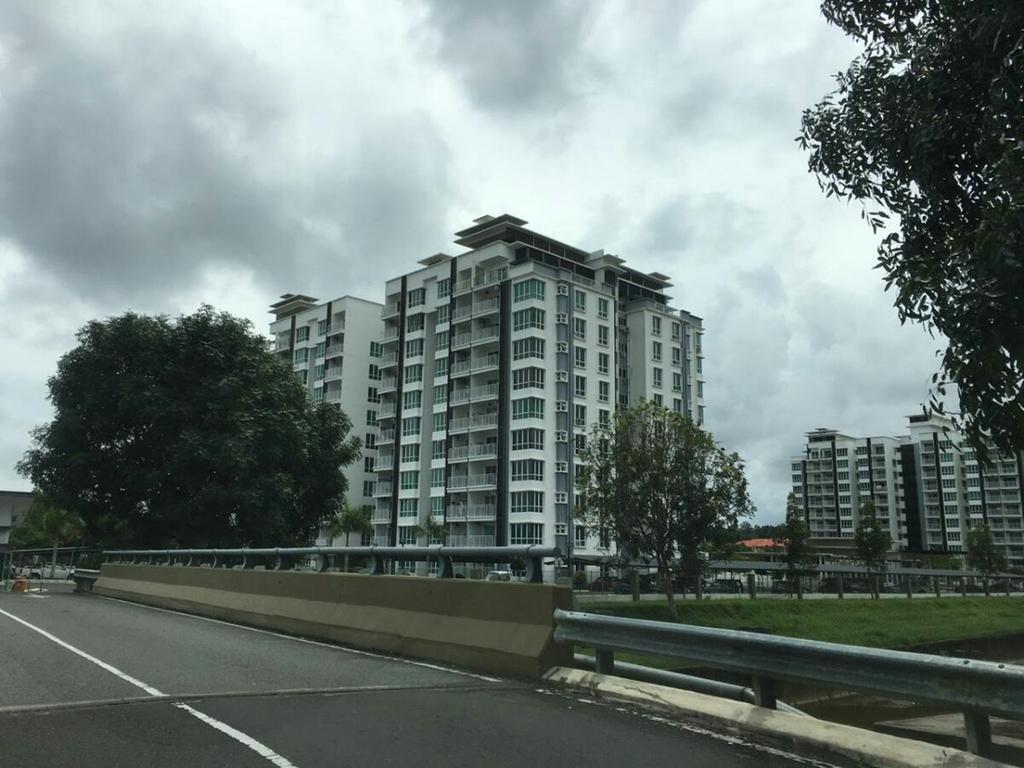 Sandakan Spacious And Comfortable Pool View Condo *